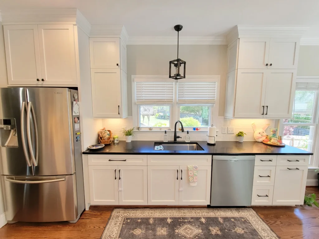 Kitchen Remodel results with custom kitchen cabinets made from high quality cabinet materials